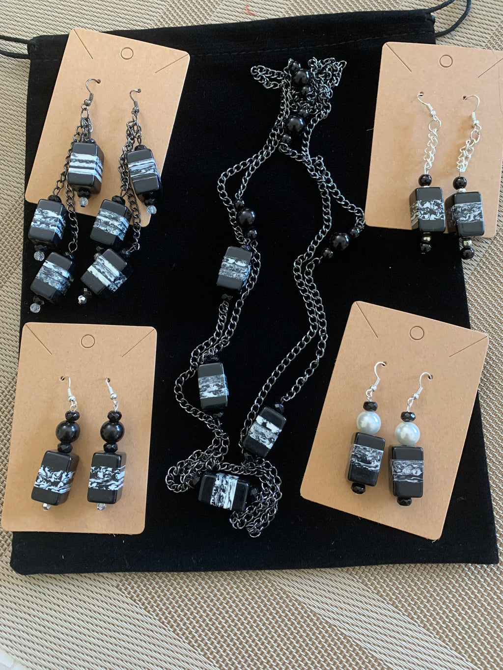 5 Piece Necklace/Earring Set-Black and White Beads