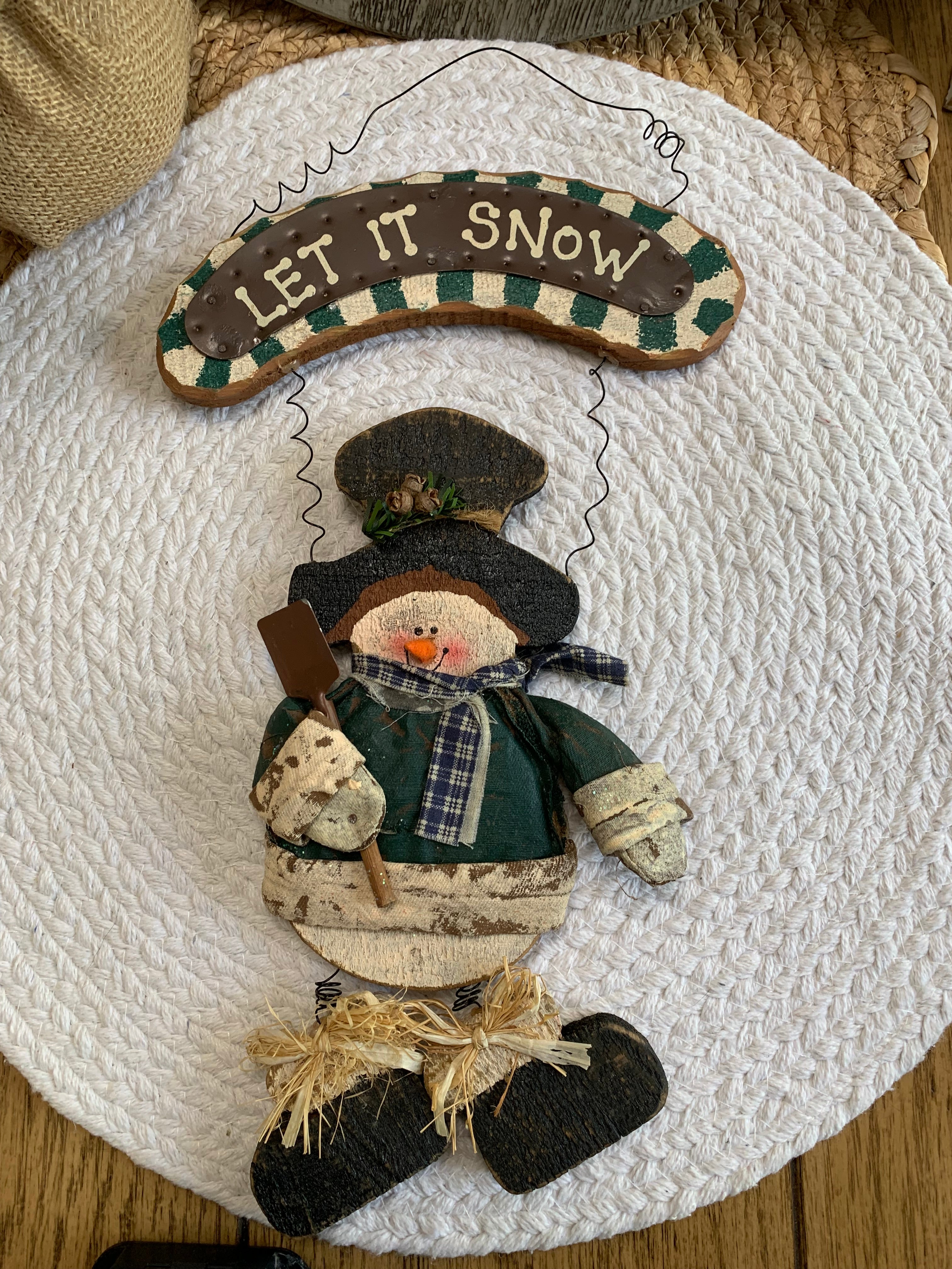 Rustic “Let It Snow” Hanging Snowman Sign – Primitive Christmas Wall Decor