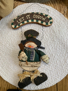 Rustic “Let It Snow” Hanging Snowman Sign – Primitive Christmas Wall Decor