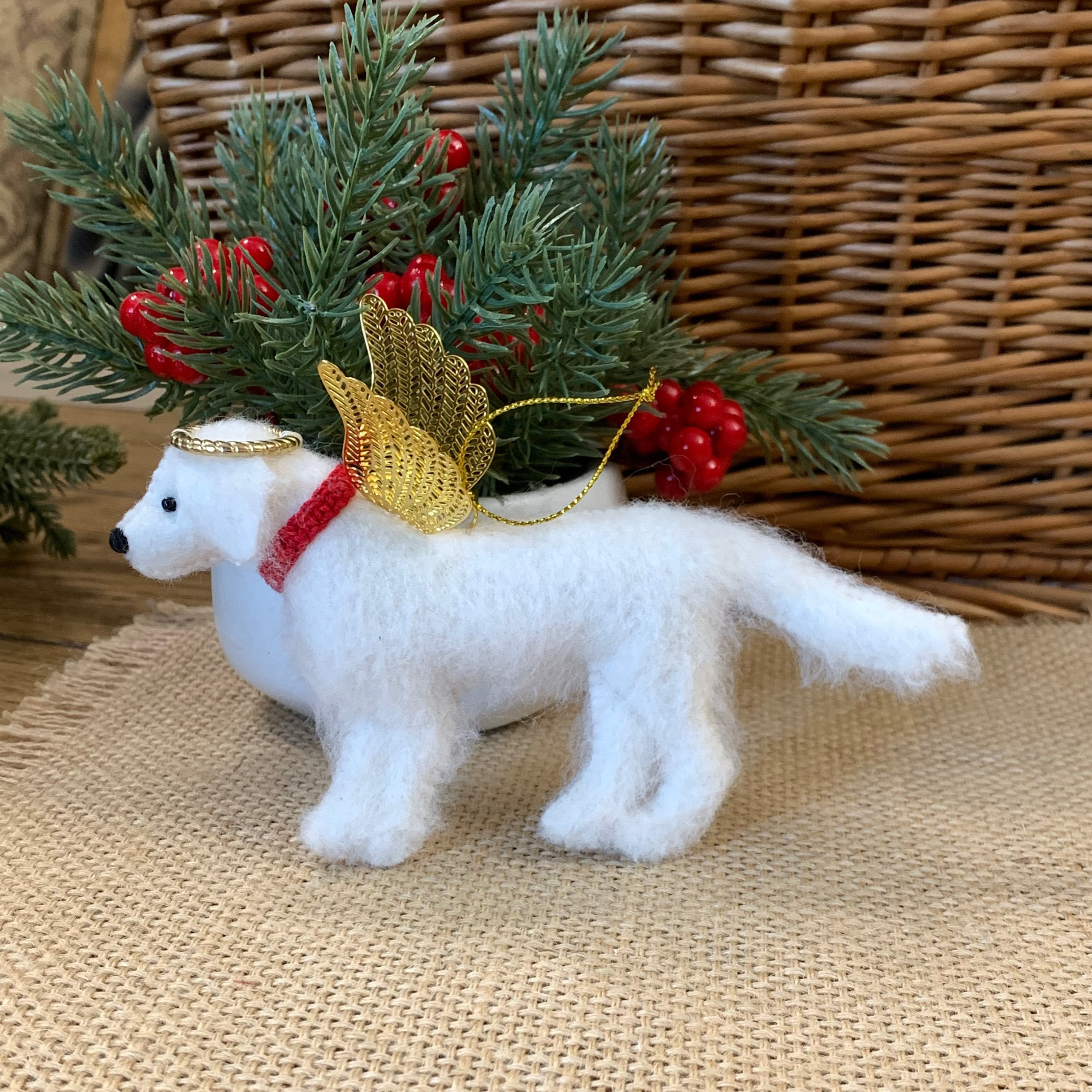 Golden Heart Haven- English Cream Golden Retriever Ornament