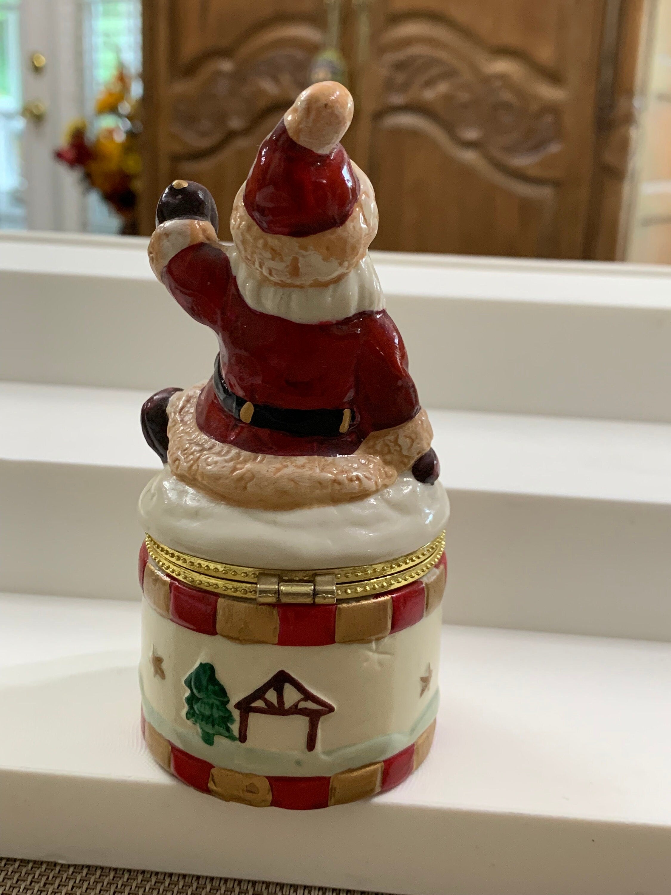 4 1/2” Vintage Santa Claus Hinged Porcelain Trinked Box Round