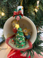 Load image into Gallery viewer, 1990 VTG Deck The Halls Enesco Mice decorating a Christmas tree in a Teacup Ornament Rare
