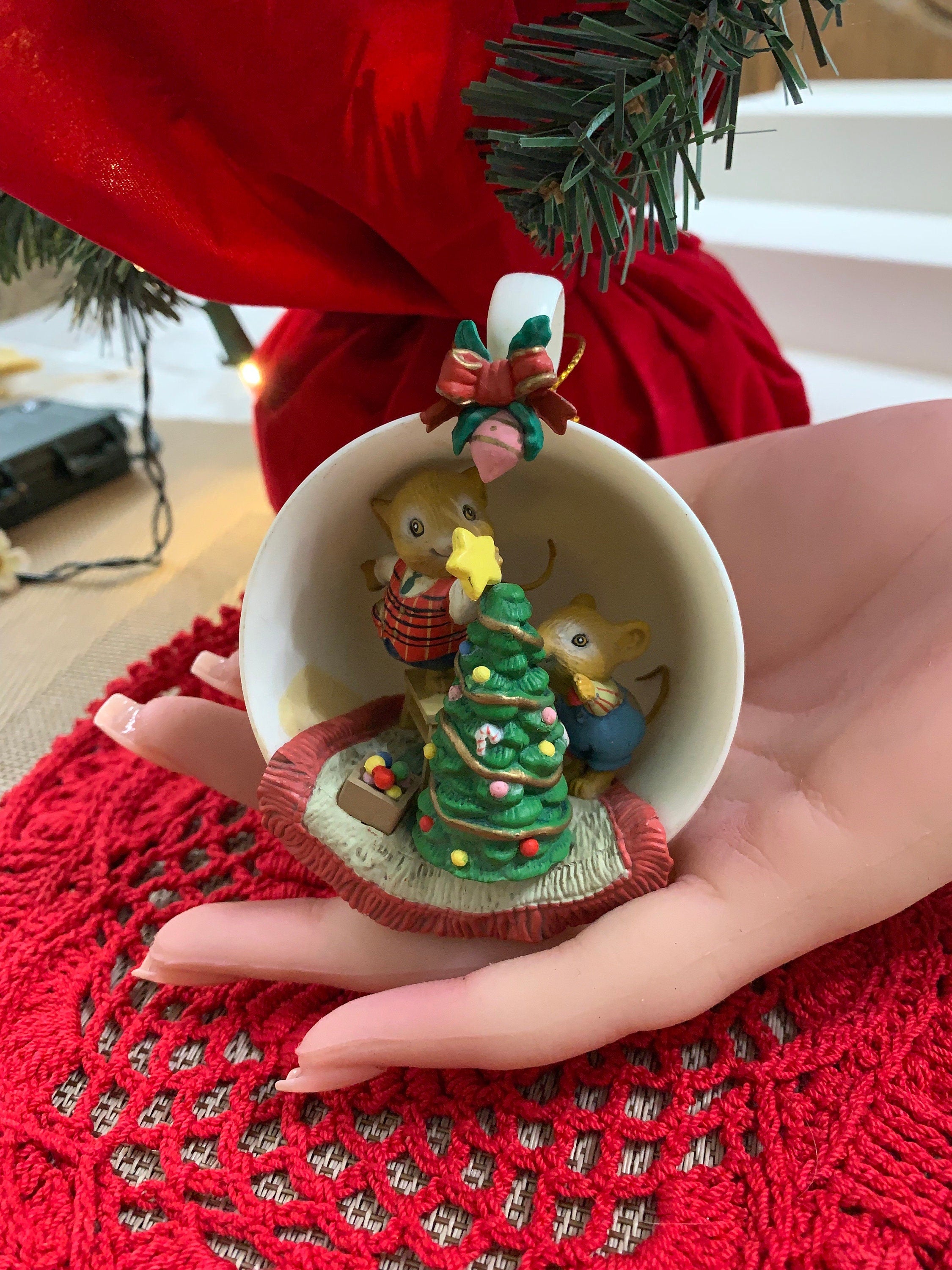 1990 VTG Deck The Halls Enesco Mice decorating a Christmas tree in a Teacup Ornament Rare