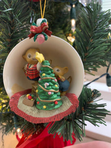 1990 VTG Deck The Halls Enesco Mice decorating a Christmas tree in a Teacup Ornament Rare