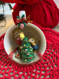 1990 VTG Deck The Halls Enesco Mice decorating a Christmas tree in a Teacup Ornament Rare