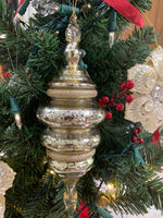 Load image into Gallery viewer, Set of 3 Victorian Stle Christmas Ornaments- Shatterproof Ornaments
