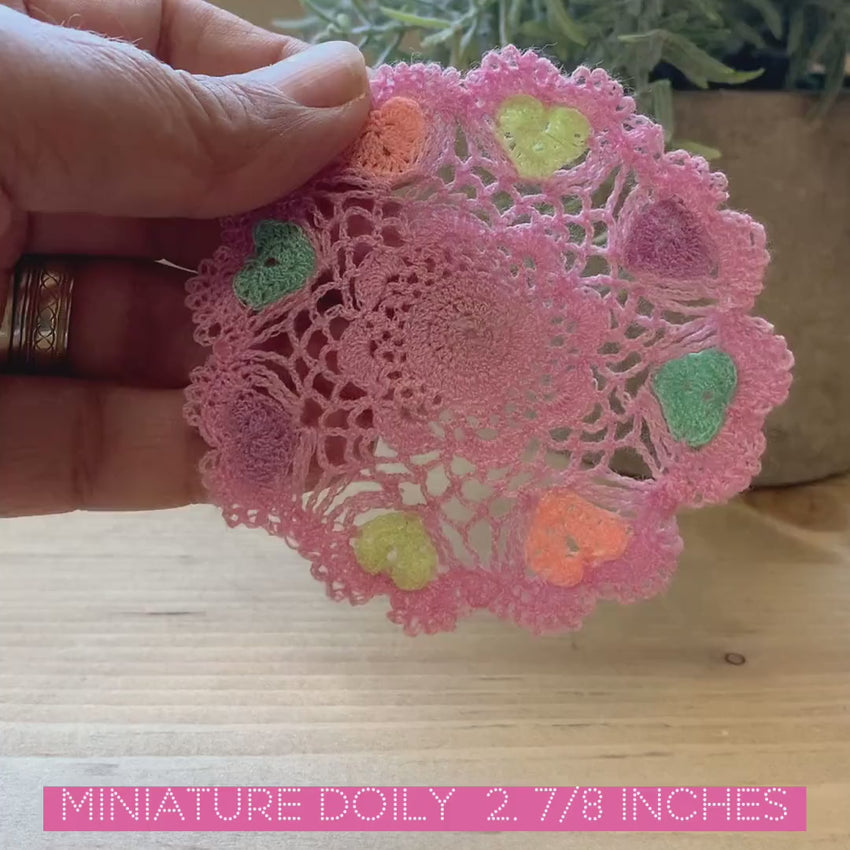 Micro Crochet Dollhouse Doily – Hand-Crocheted Miniature Round Tablecloth with Hearts
